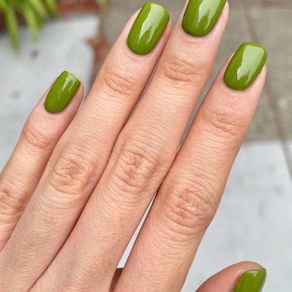 New Essie Nail Polish #705 Willow in the wind - Picture 2 of 7